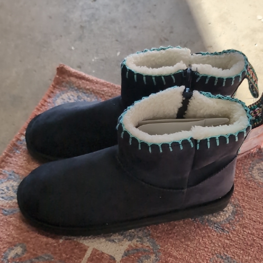 Muk Luks Women's Fauxfur Size 8